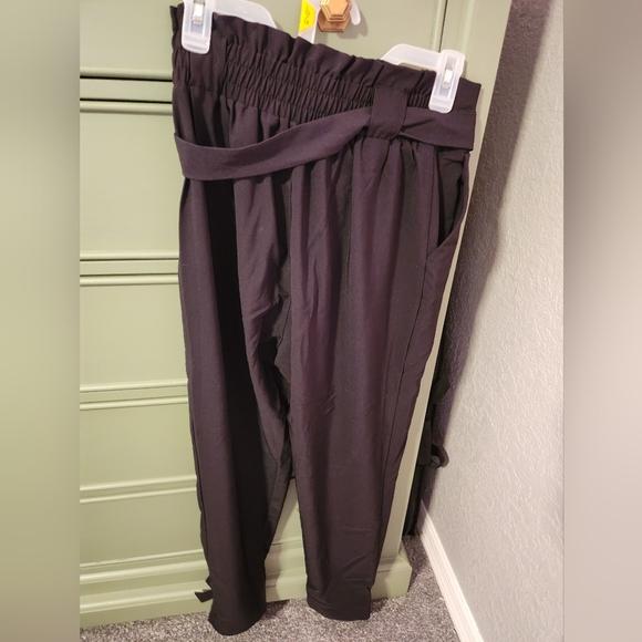 Cute paperbag pants never worn - Picture 4 of 14